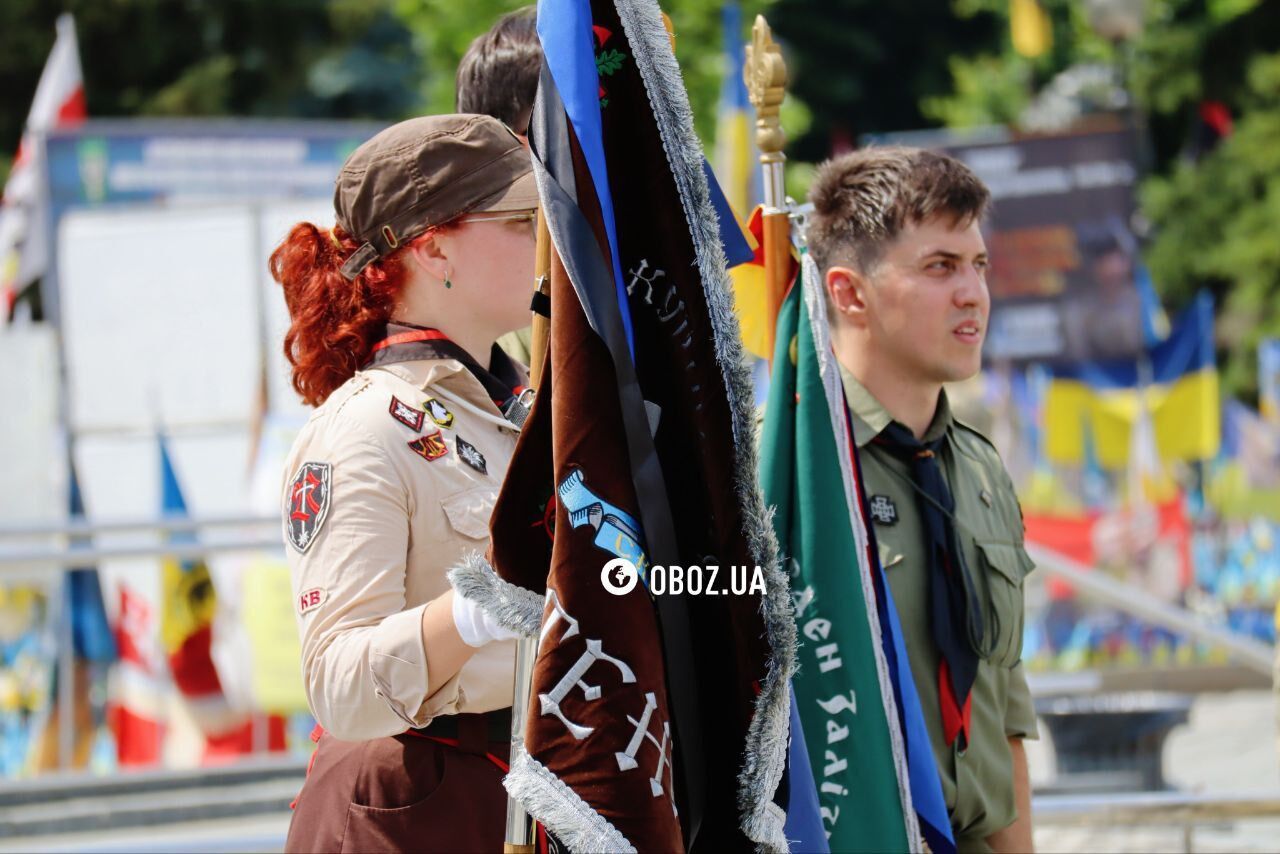 Вернулся на щите: в Киеве попрощались с военным, участником "Пласта" Романом Орищенко. Фото