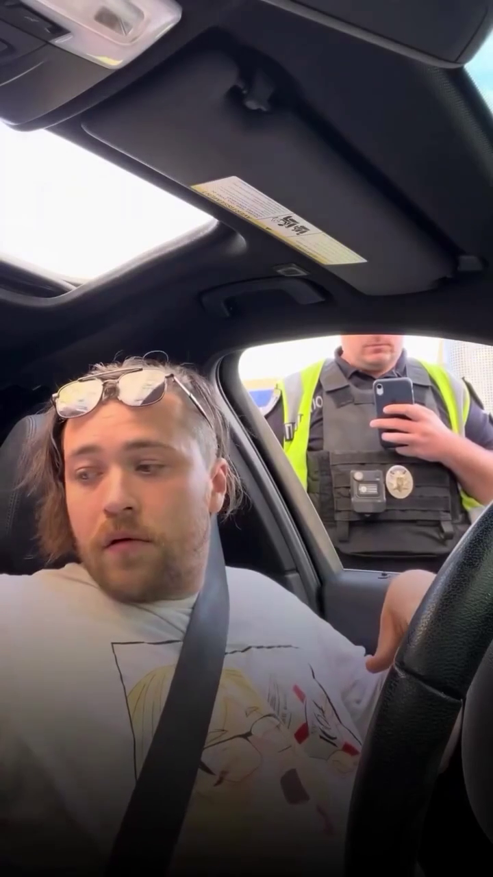 В Киеве мужчина покусал полицейского: "вампира" сразу отвезли в ТЦК. Видео