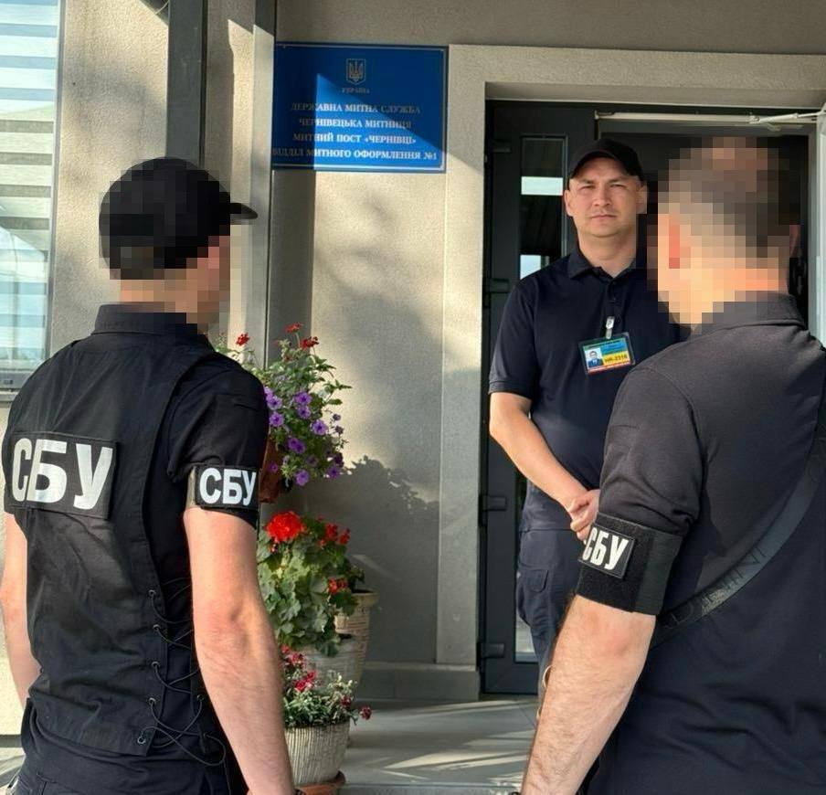 В Украине проходят масштабные обыски на таможне в трех областях: что известно. Фото