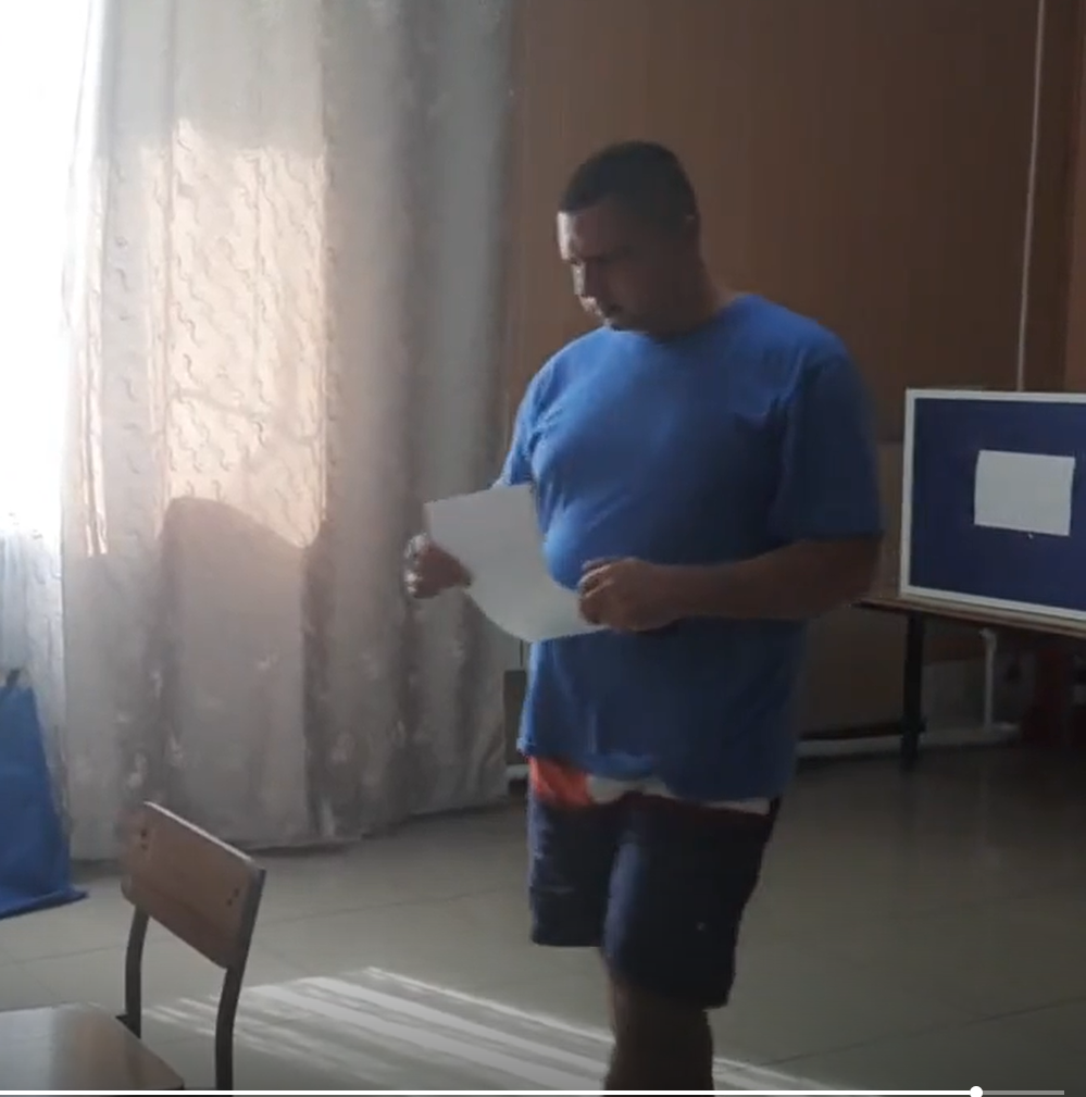 "Пляжи Крыма трещат по швам, а в Мариуполе возводят красивые дома": кто из блогеров врет об оккупированных украинских территориях