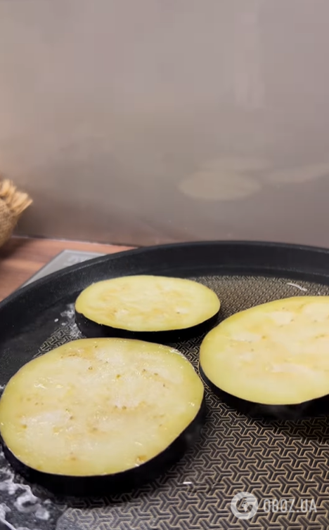 Какую вкусную закуску приготовить из баклажанов: с сыром и чесноком