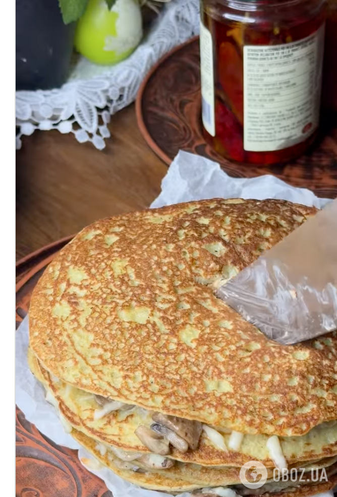 Деруны с соусом