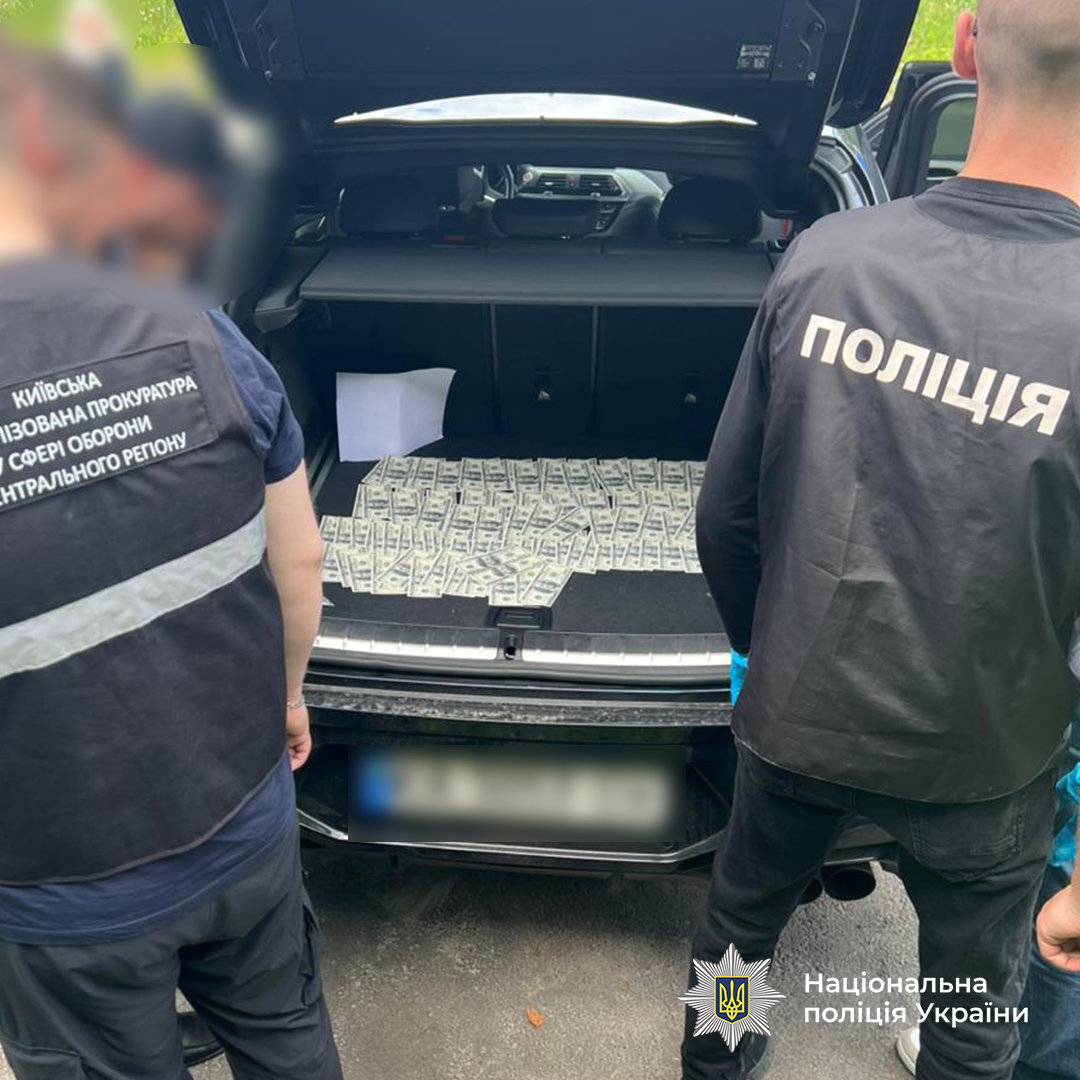 Ділки планували отримати понад 4 млн грн хабарів: поліцейські викрили корупційні схеми в девʼяти регіонах України. Фото