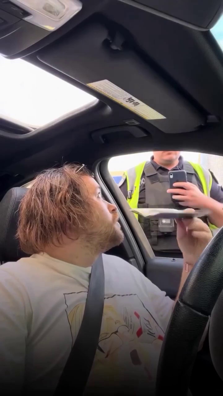 В Киеве мужчина покусал полицейского: "вампира" сразу отвезли в ТЦК. Видео