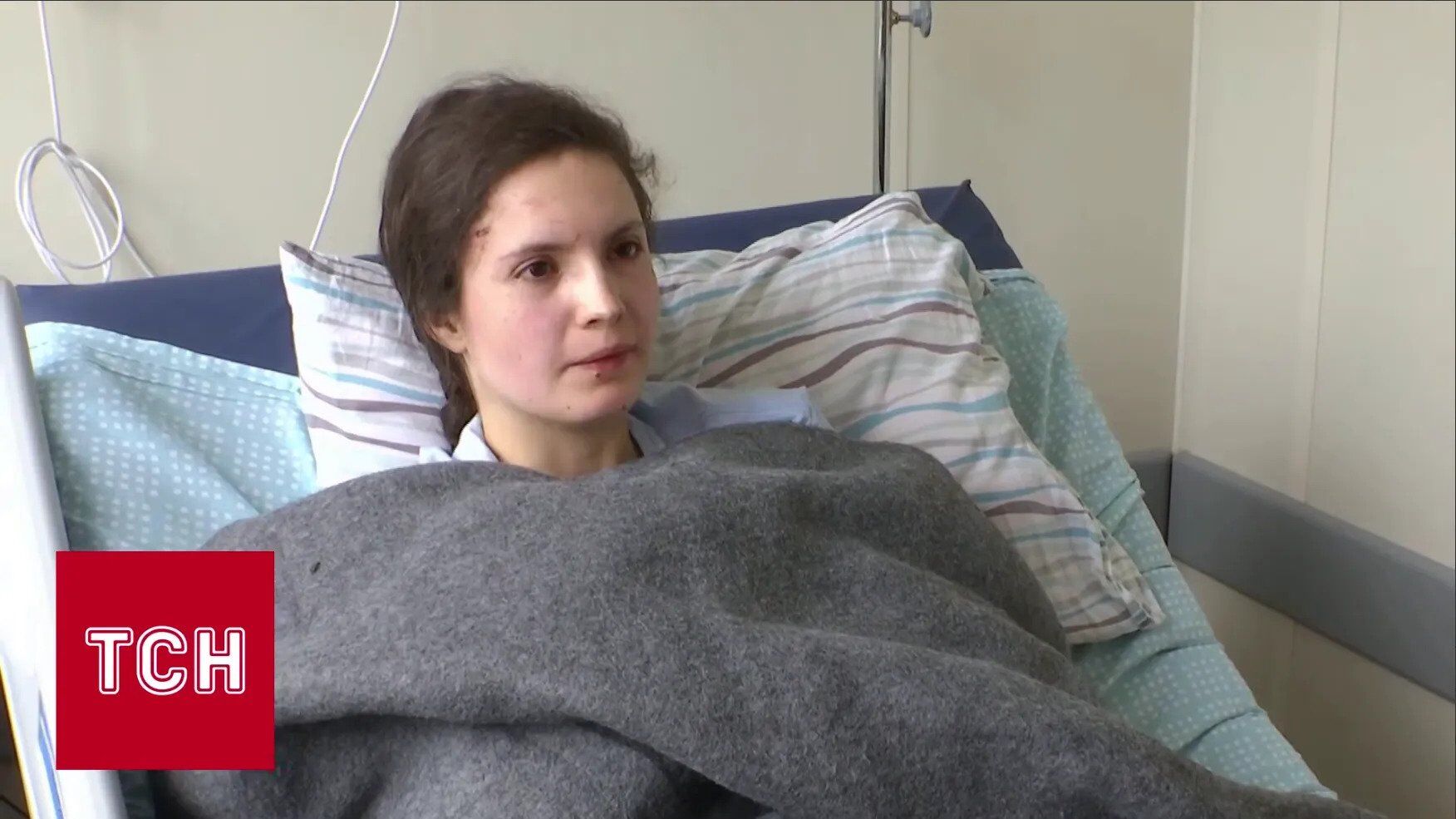 Дівчинка, яка вилетіла з вікна 9-поверхівки в Києві та дивом вижила, залишилась сиротою
