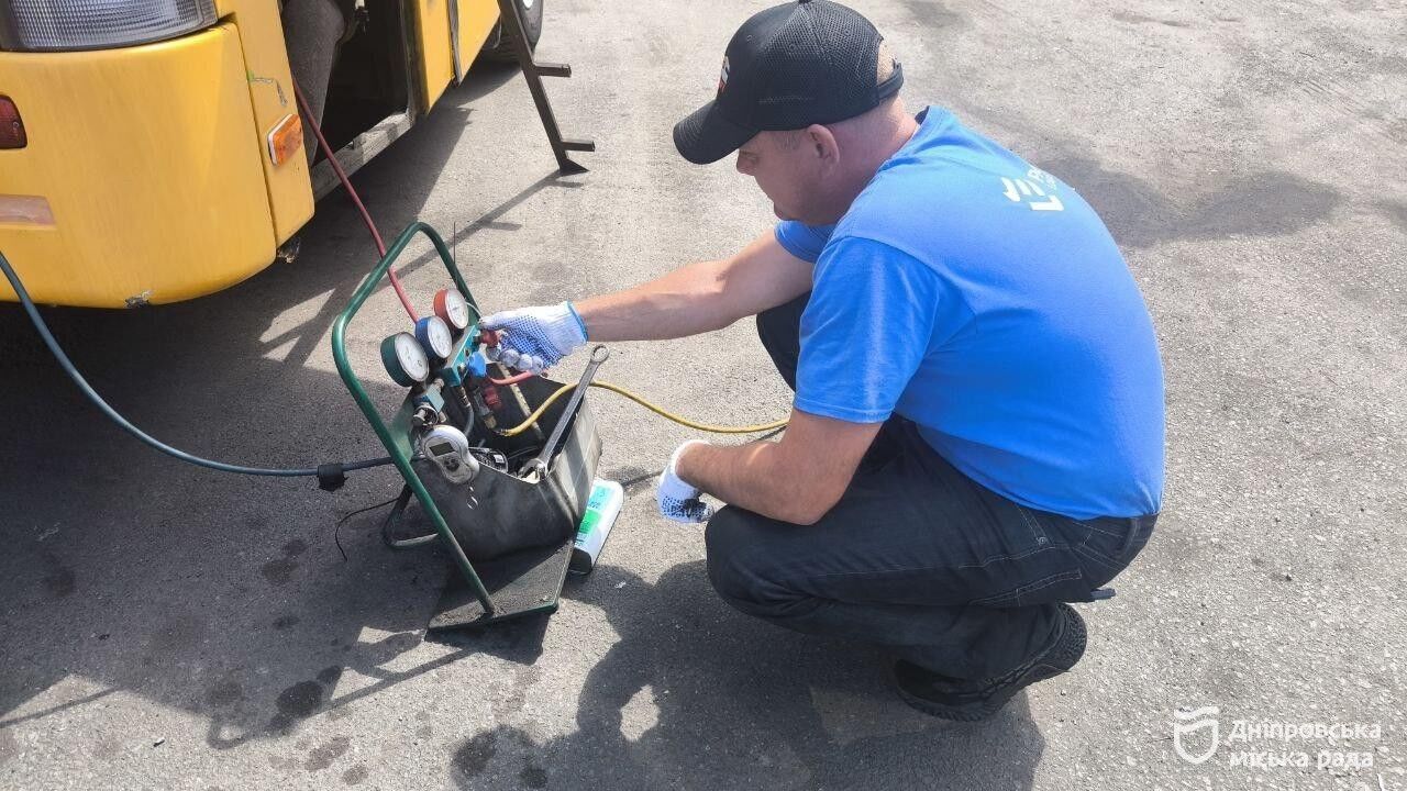 Кондиціонери в тролейбусах і автобусах: як Дніпро дбає про пасажирів і водіїв