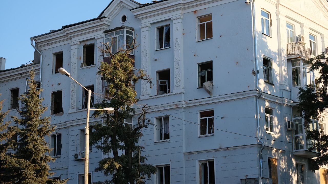 Количество жертв удара РФ по Краматорску возросло до семи: поисковая операция продолжается. Фото и видео
