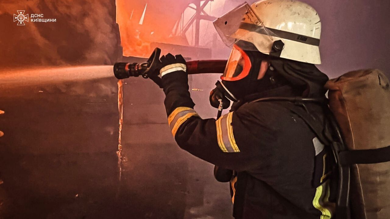 Окупанти атакували Білу Церкву: виникли масштабні  пожежі на території  підприємств. Фото та відео