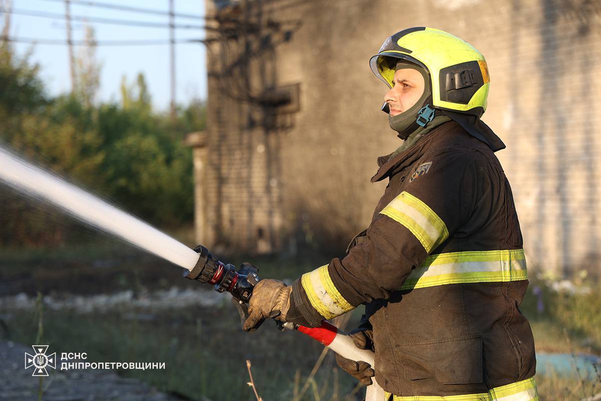 Оккупанты атаковали железнодорожный вокзал в Синельниково на Днепропетровщине. Фото и видео