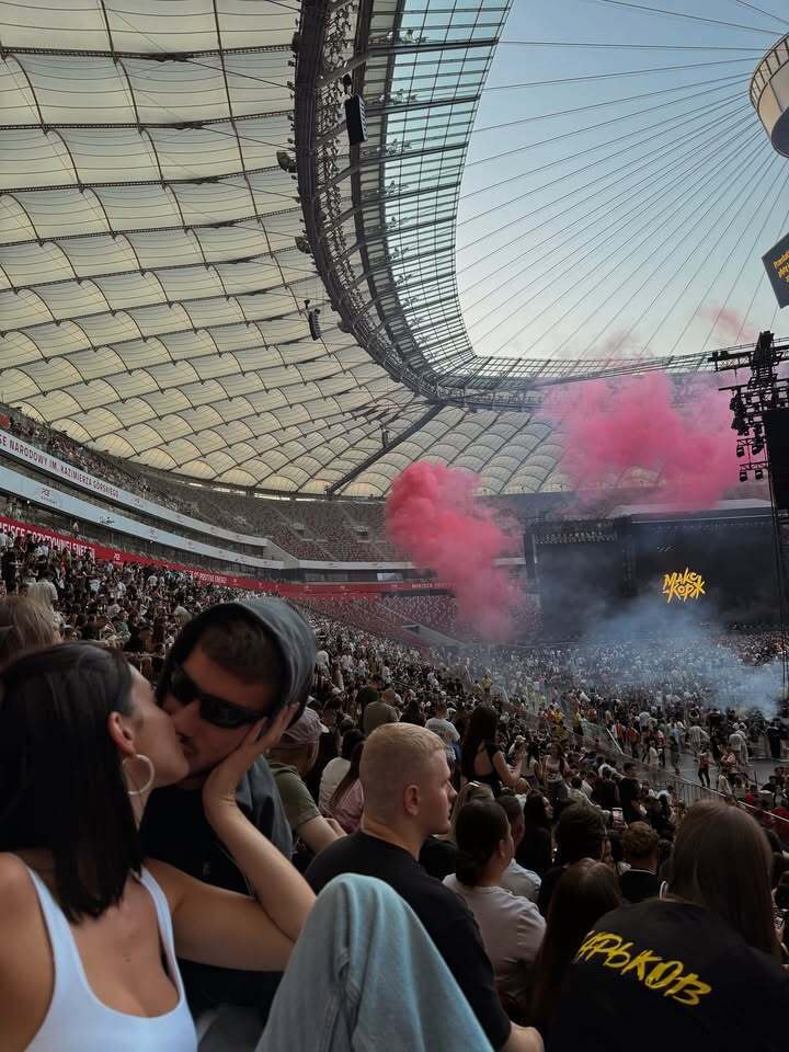 "Поддерживает российскую попсу": скандальный блогер Волошин пошел на концерт Макса Коржа в Варшаве и попал под критику