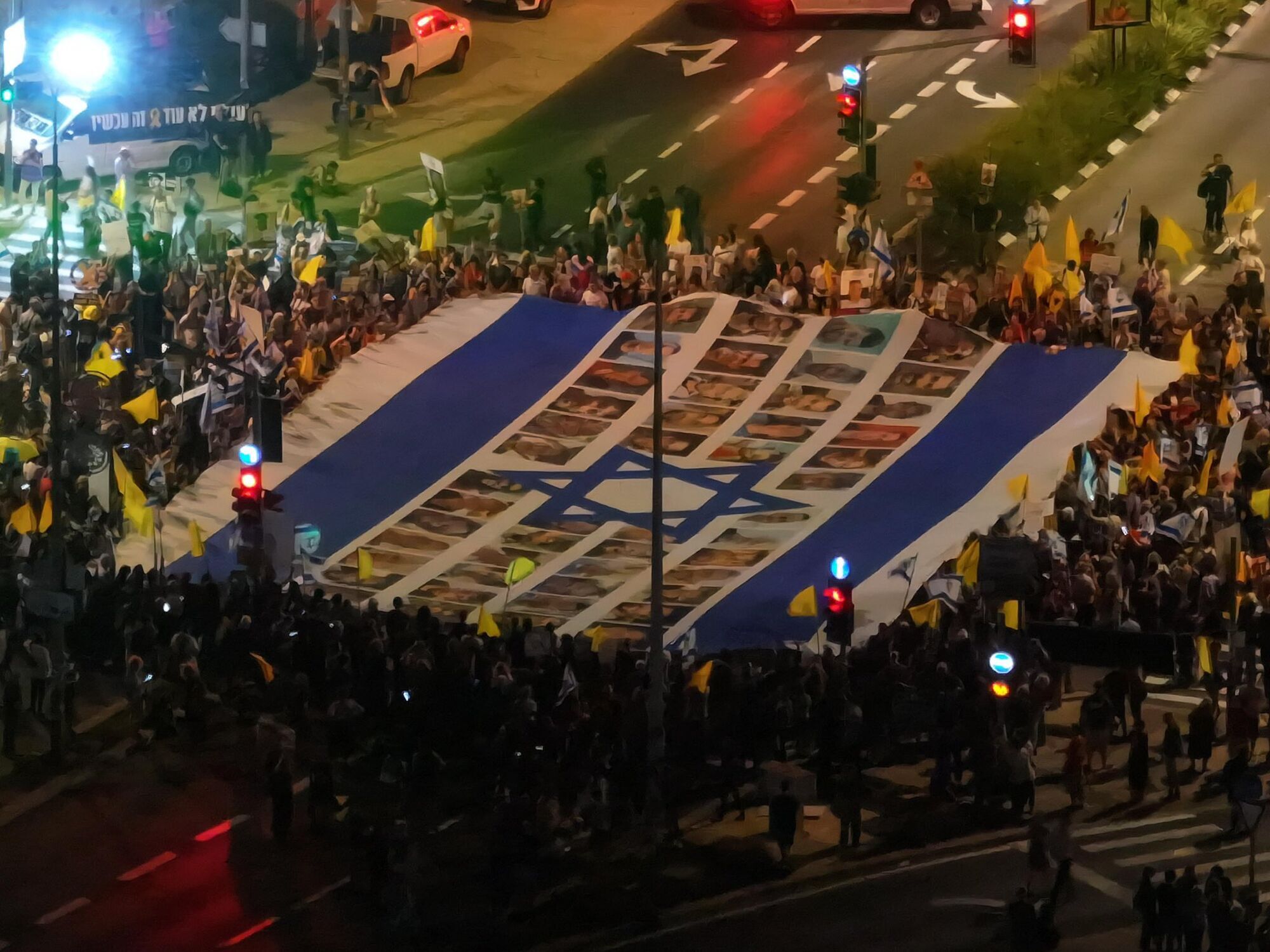 Десятки тысяч человек вышли на улицы: в Израиле прошли протесты из-за плана власти взять полностью под контроль сектор Газа. Фото и видео