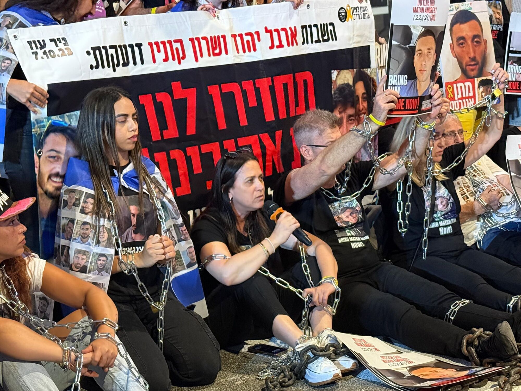 Десятки тысяч человек вышли на улицы: в Израиле прошли протесты из-за плана власти взять полностью под контроль сектор Газа. Фото и видео