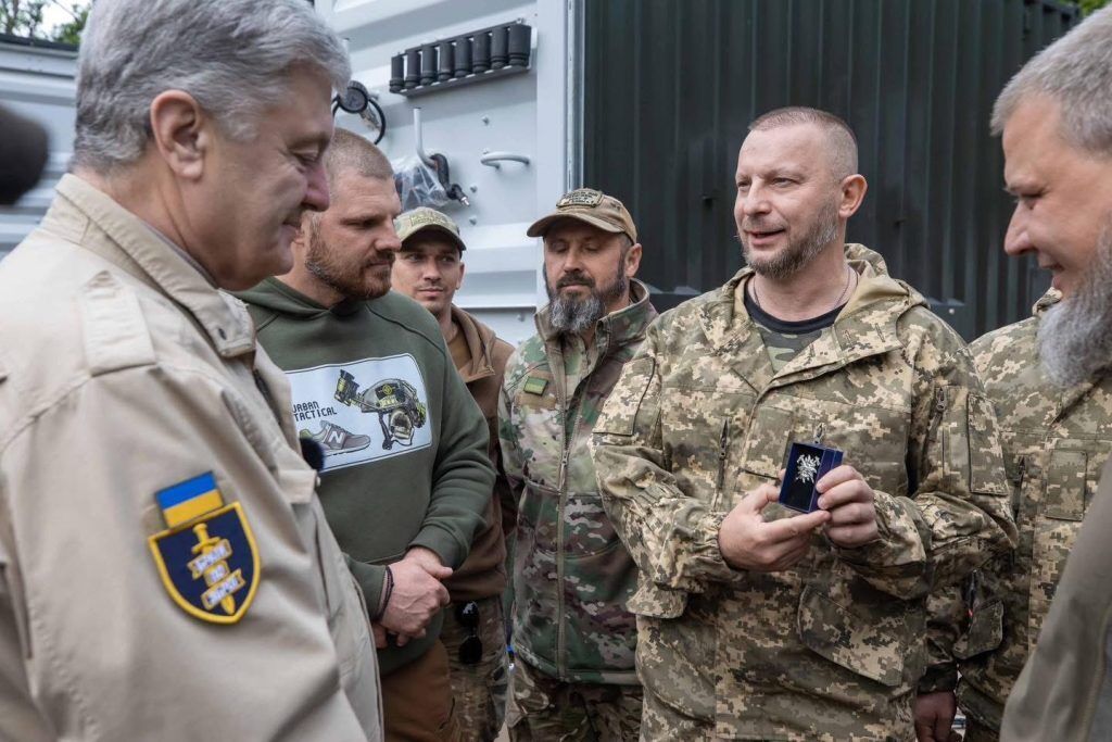 На фронте нет выходных: Порошенко показал, как "Эдельвейсы" уничтожают оккупантов