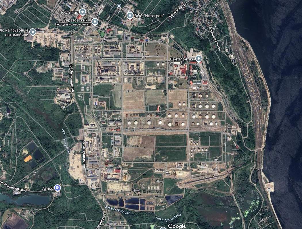 Під прицілом був НПЗ: дрони атакували російський Саратов, після вибухів піднявся дим. Фото і відео