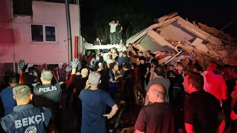 У Туреччині стався потужний землетрус: є жертва, десятки людей постраждали. Фото і відео