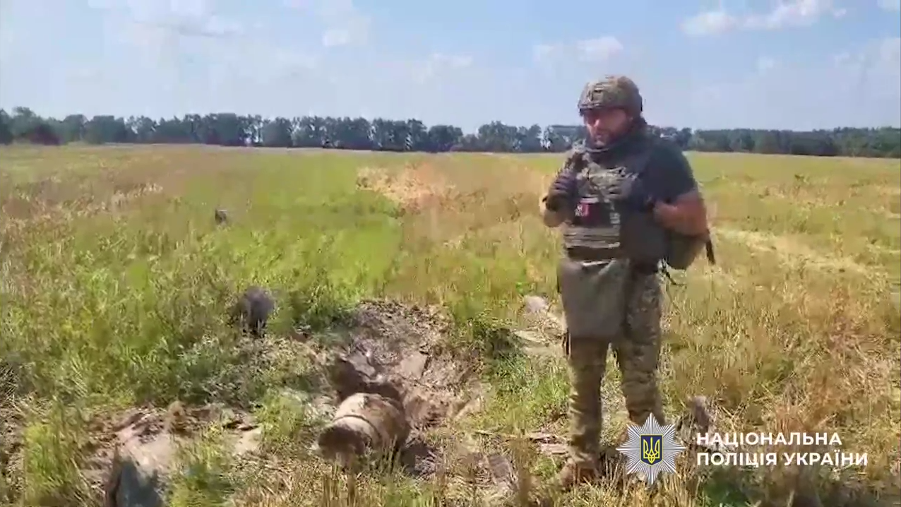 На Киевщине полицейские уничтожили боевую часть российского "Шахеда". Видео