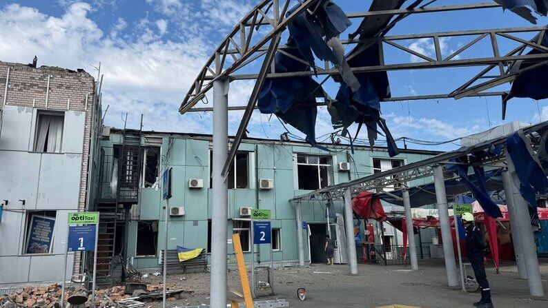 В Запорожье количество пострадавших из-за российского удара возросло до 22 человек: как выглядит вокзал после атаки. Фото