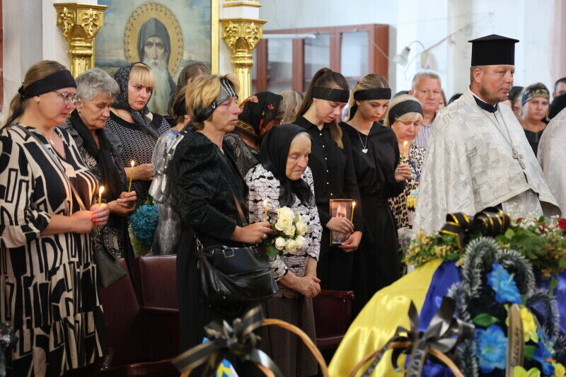 Йому назавжди буде 20: у Луцьку попрощалися з воїном-сиротою, прощальний лист якого цитував президент. Фото