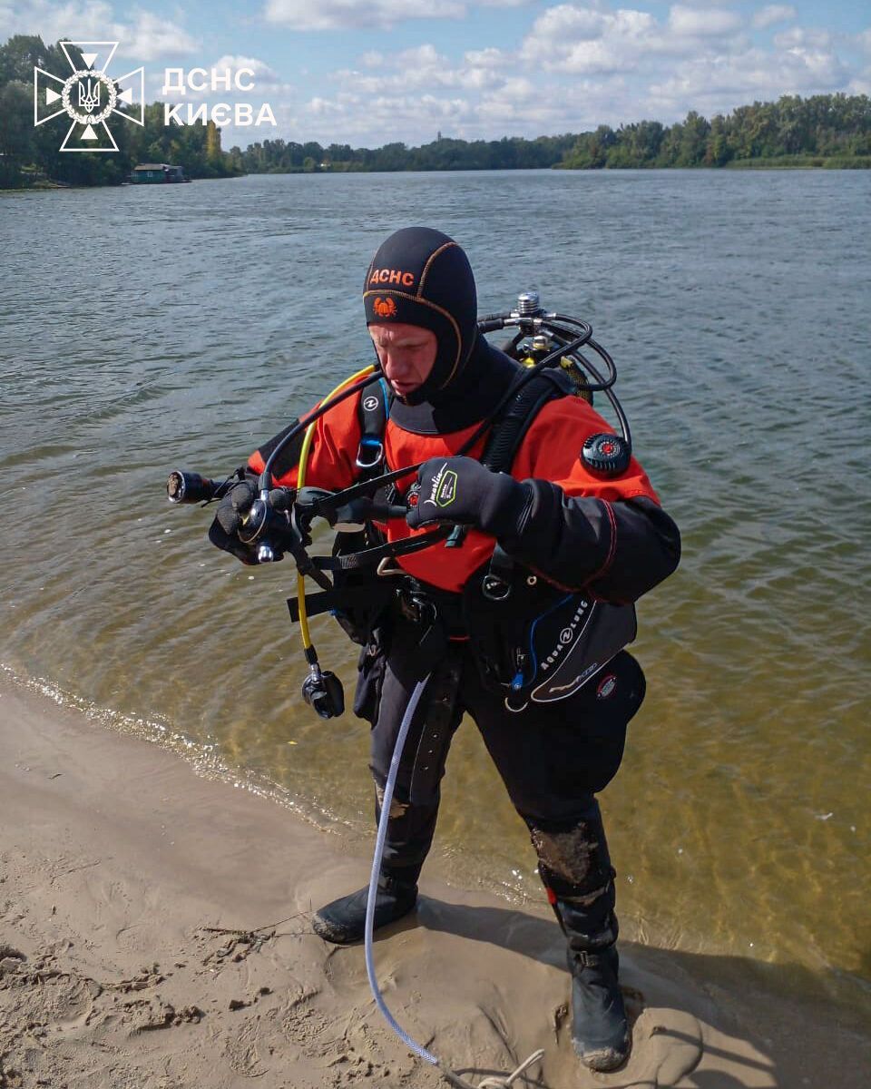 У Києві на Троєщині в річці потонув чоловік. Подробиці трагедії та фото