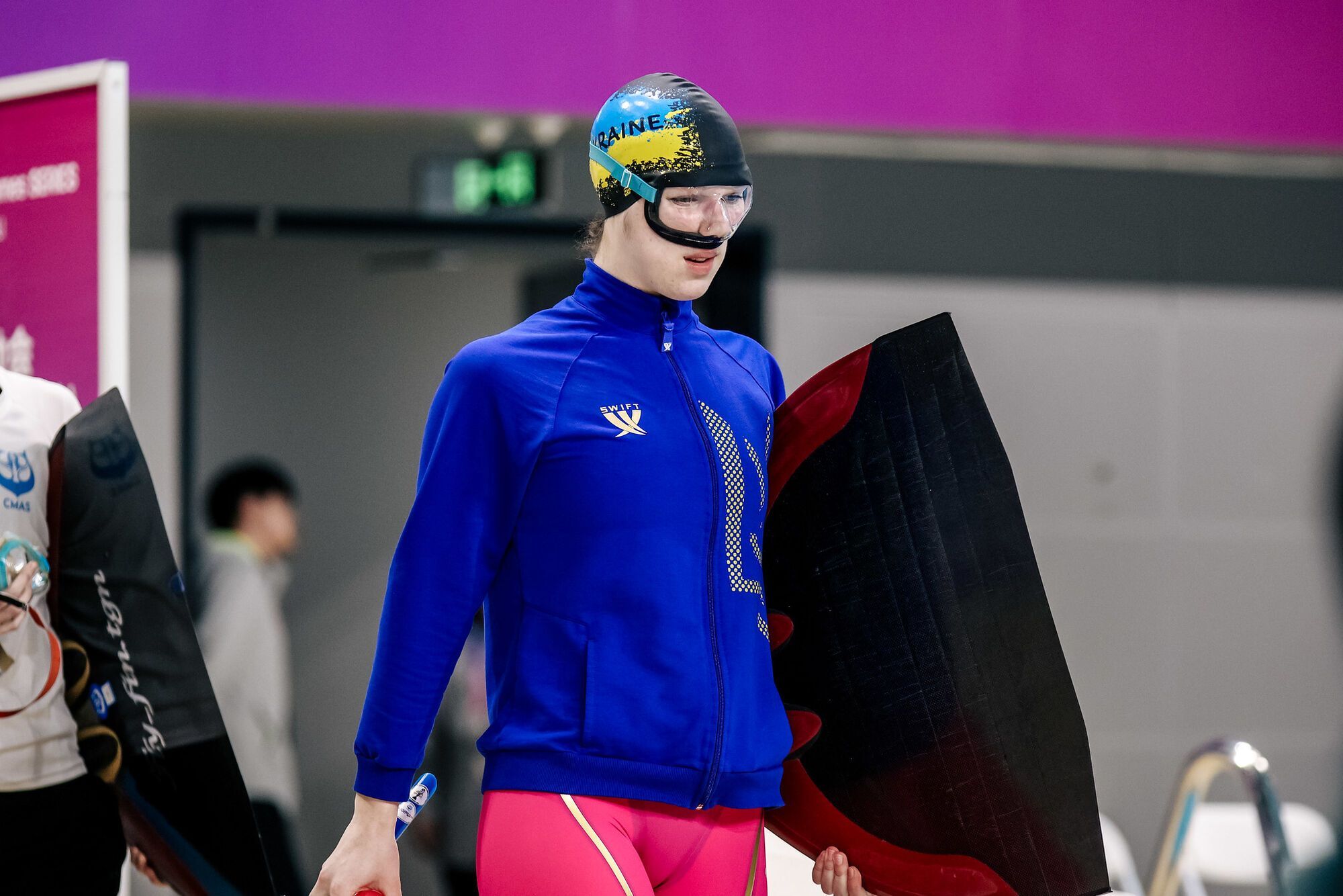 Россиянку заставили слушать гимн Украины на Всемирных играх после мирового рекорда нашей пловчихи. Видео