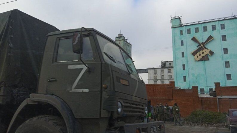 "Я їх ненавиджу": 19-річна українка самотужки вибралась з Донецька і розповіла про життя в окупації