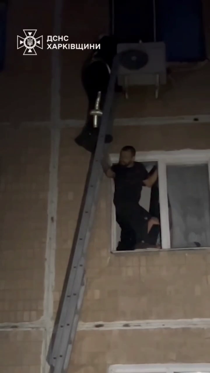 Врятував кондиціонер: у Харкові трирічна дівчинка випала з вікна п'ятого поверху і дивом врятувалася. Відео