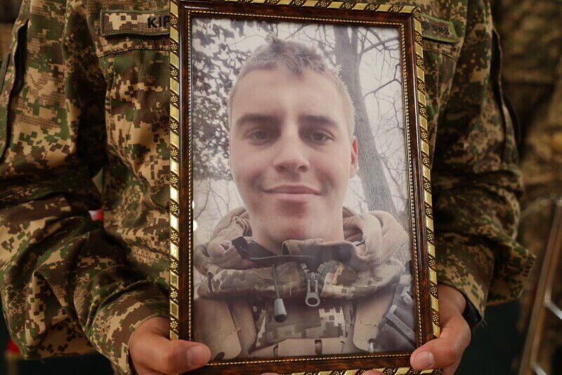 Йому назавжди буде 20: у Луцьку попрощалися з воїном-сиротою, прощальний лист якого цитував президент. Фото