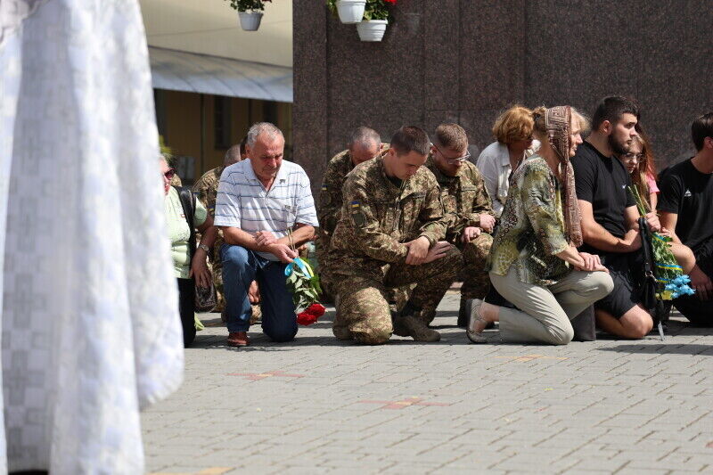 Йому назавжди буде 20: у Луцьку попрощалися з воїном-сиротою, прощальний лист якого цитував президент. Фото