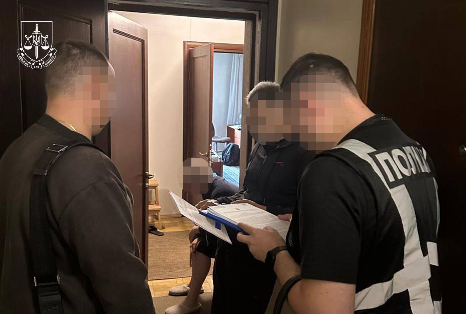 Проведены десятки обысков: в Украине разоблачили схемы уклонения от мобилизации с помощью фиктивных медсправок. Фото и видео