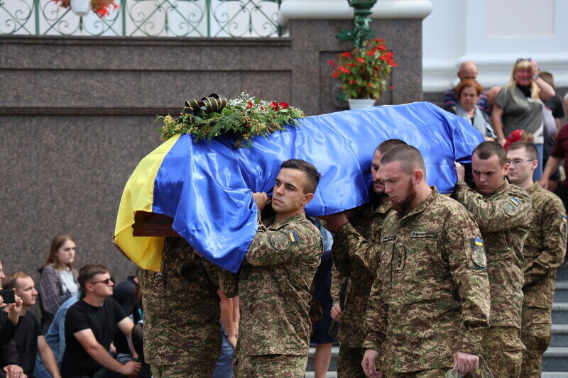 Йому назавжди буде 20: у Луцьку попрощалися з воїном-сиротою, прощальний лист якого цитував президент. Фото