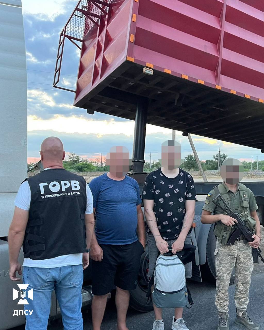 "Сховки" вийшли на новий рівень: прикордонники викрили батька і сина на "схемі" з перевезенням ухилянтів у Румунію. Фото і відео