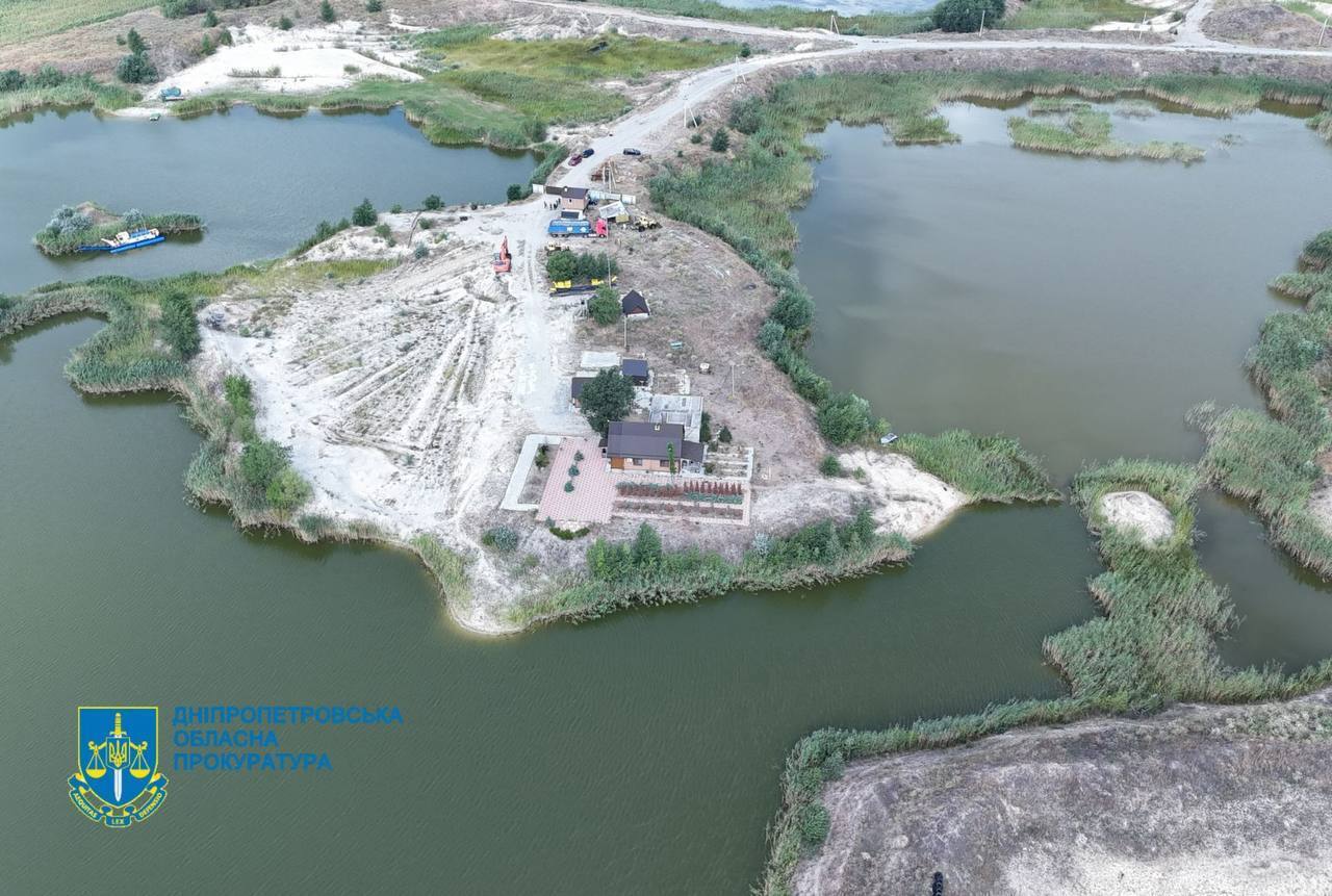 Участок, на котором велась незаконная добыча песка