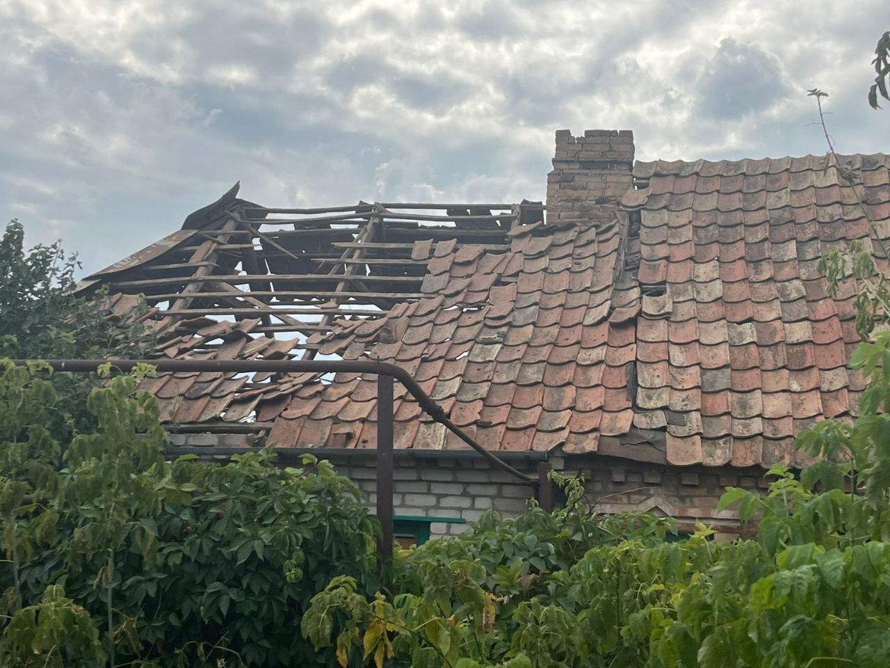 Окупанти вдарили дронами й артилерією по Дніпропетровщині: постраждало шість осіб. Фото