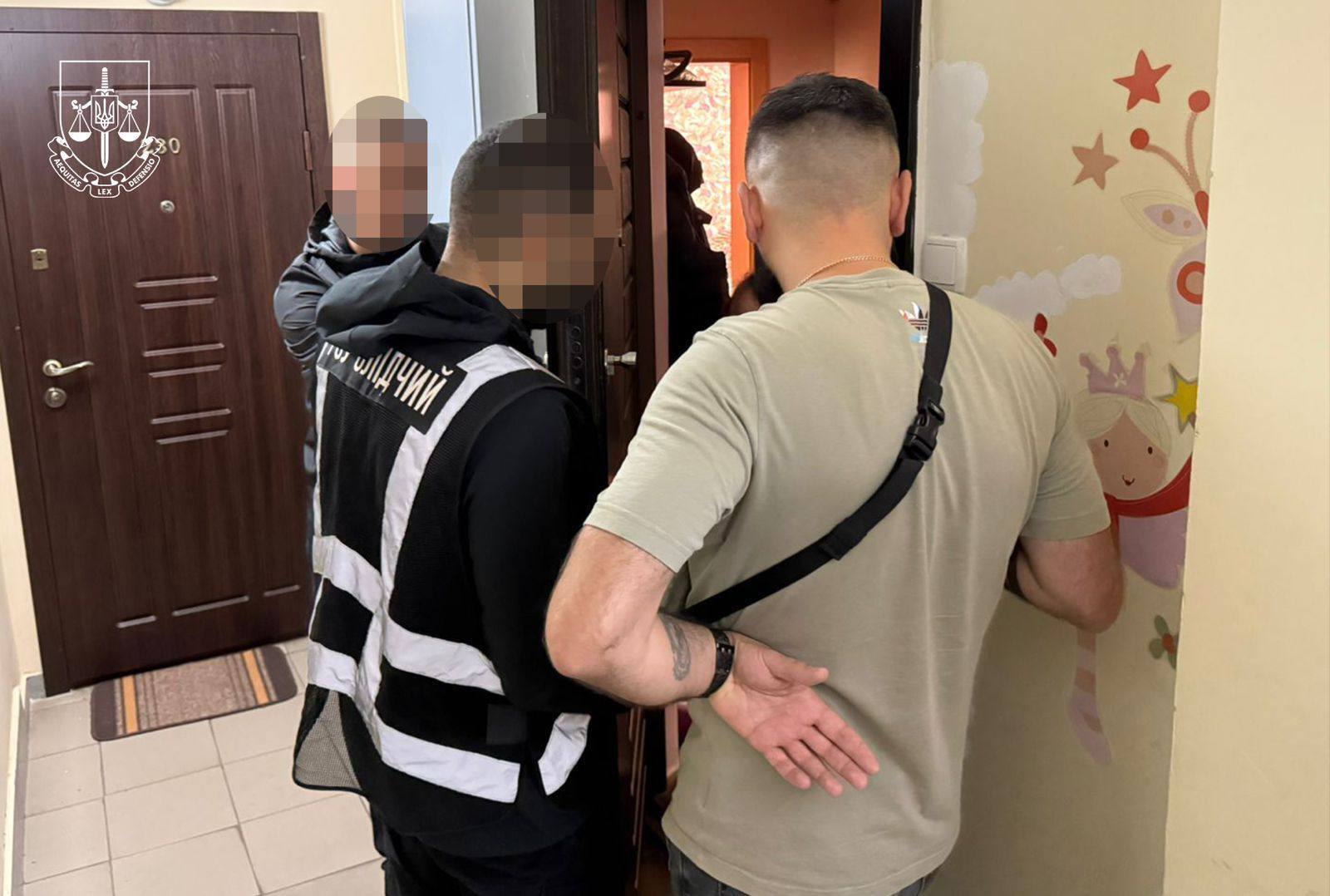 Проведены десятки обысков: в Украине разоблачили схемы уклонения от мобилизации с помощью фиктивных медсправок. Фото и видео