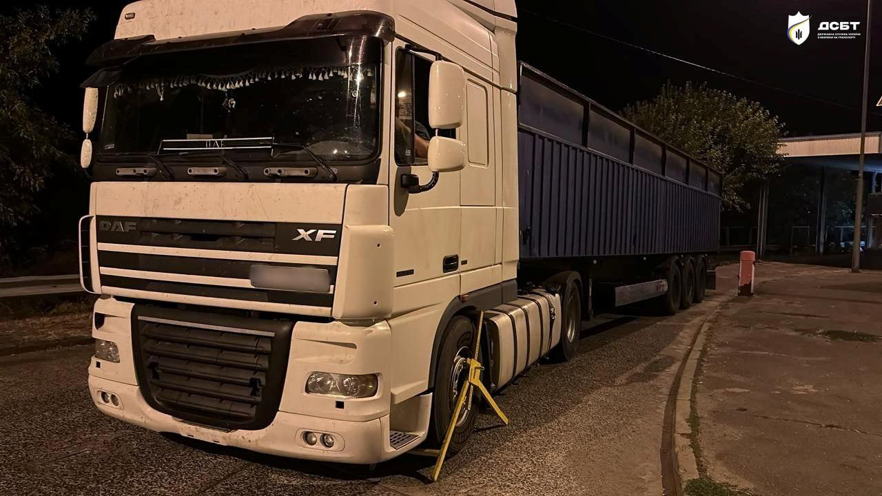 Важная информация для грузовых перевозчиков: фурам разрешили ездить в комендантский час на юге страны