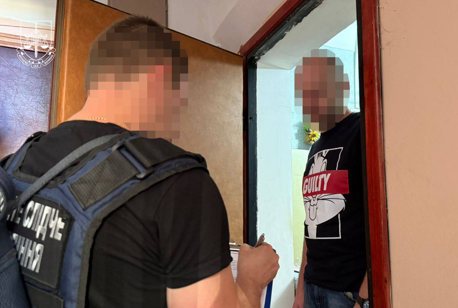 Проведены десятки обысков: в Украине разоблачили схемы уклонения от мобилизации с помощью фиктивных медсправок. Фото и видео