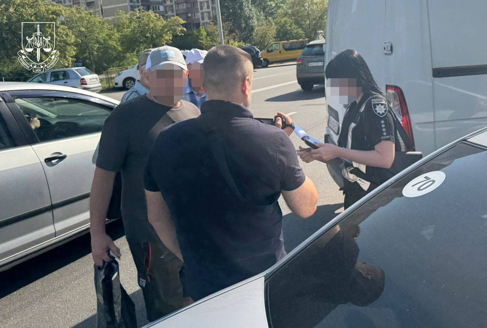 Проведены десятки обысков: в Украине разоблачили схемы уклонения от мобилизации с помощью фиктивных медсправок. Фото и видео