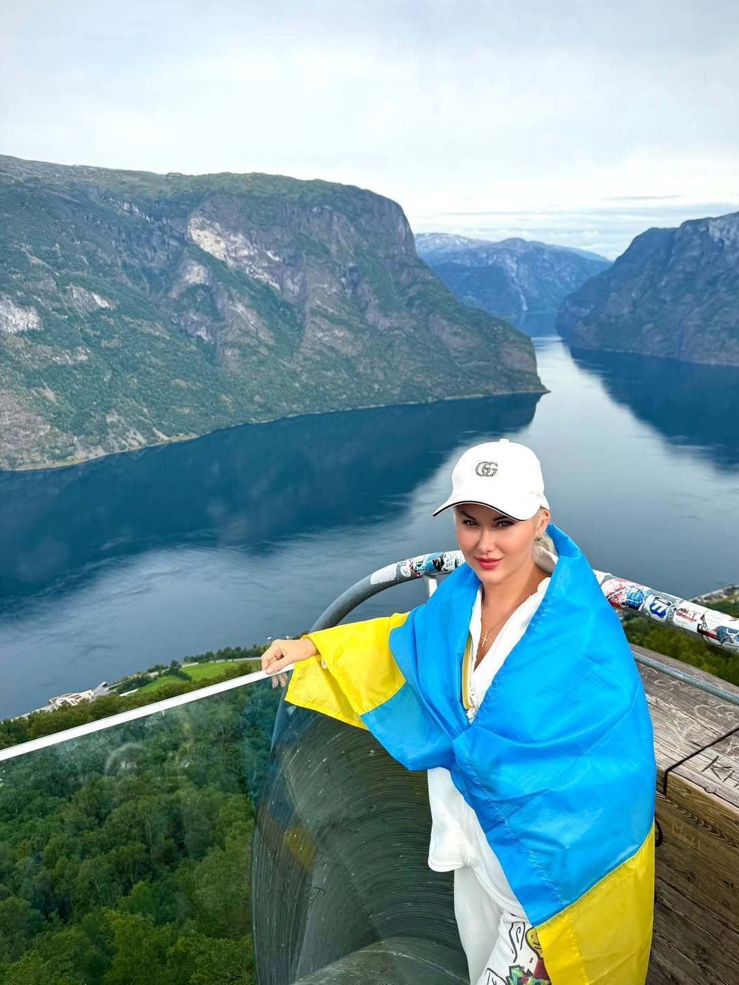 Катерині Бужинській – 46: де зараз живе співачка, яка стала феноменом у 90-х, і як склалося її життя. Фото