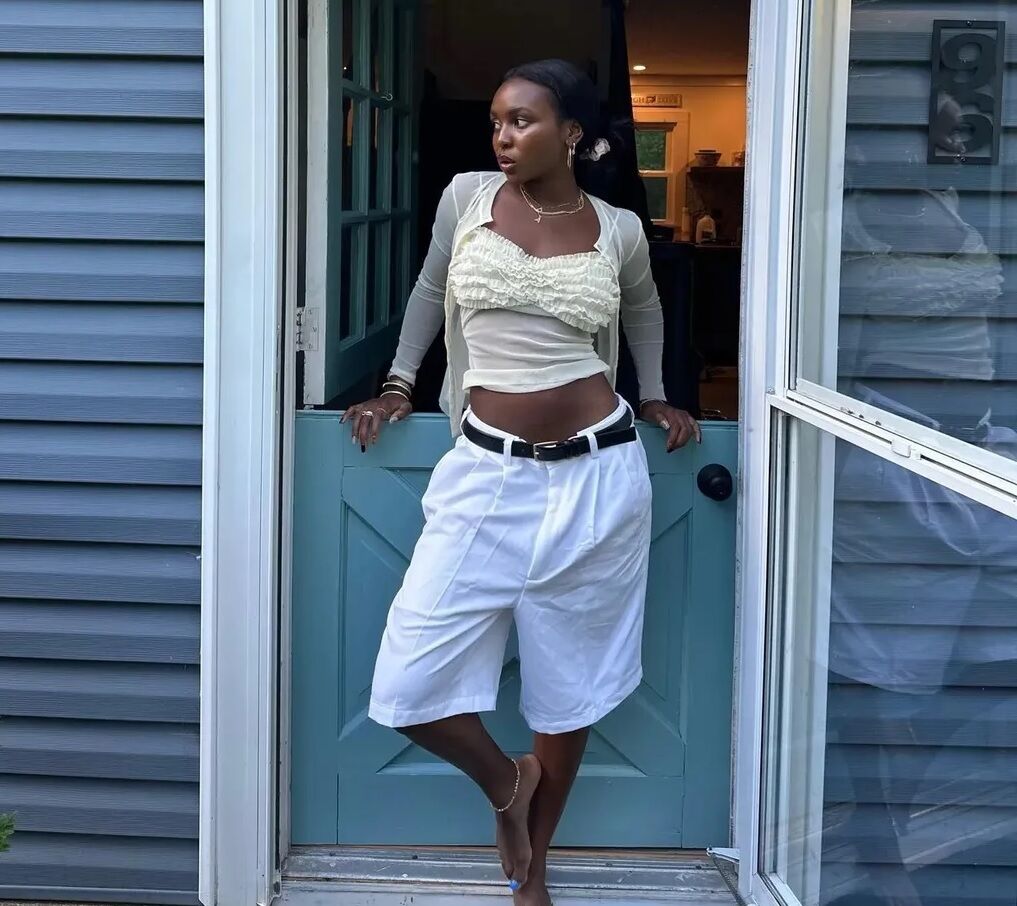 Забудьте о джинсовых шортах летом: элегантные образы на замену