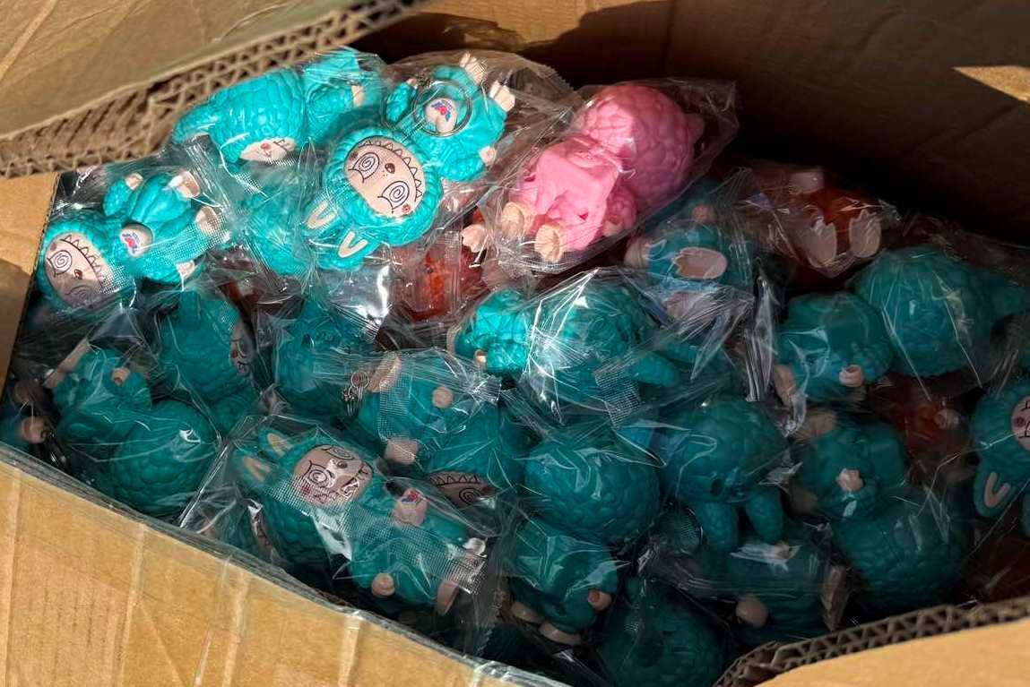 Митники вилучили підроблені іграшки