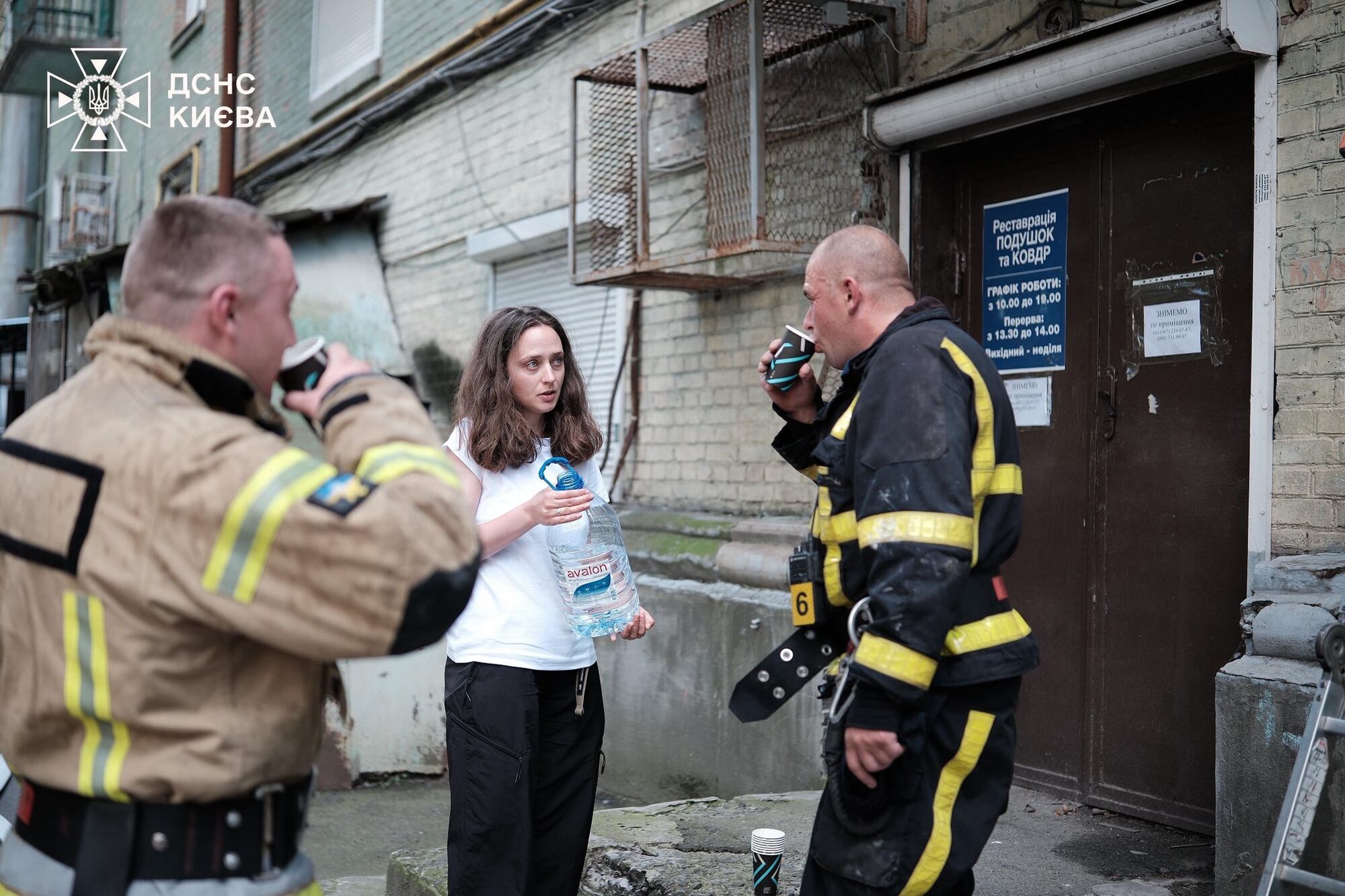 В Киеве во время пожара в многоэтажке спасли пять человек: к сожалению, есть погибший. Фото и видео