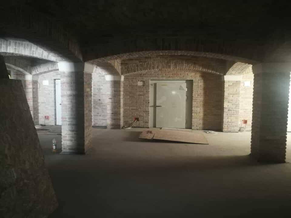 Роскошный особняк Орбана с бассейнами и бальным залом сняли с дрона: политик говорит, что это "ферма" его отца. Видео