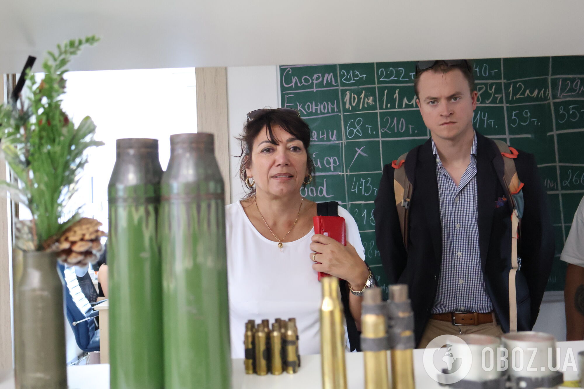 "Не опускаем руки, а работаем на победу": офис OBOZ.UA после российской атаки посетила особенная гостья из Нидерландов. Фото