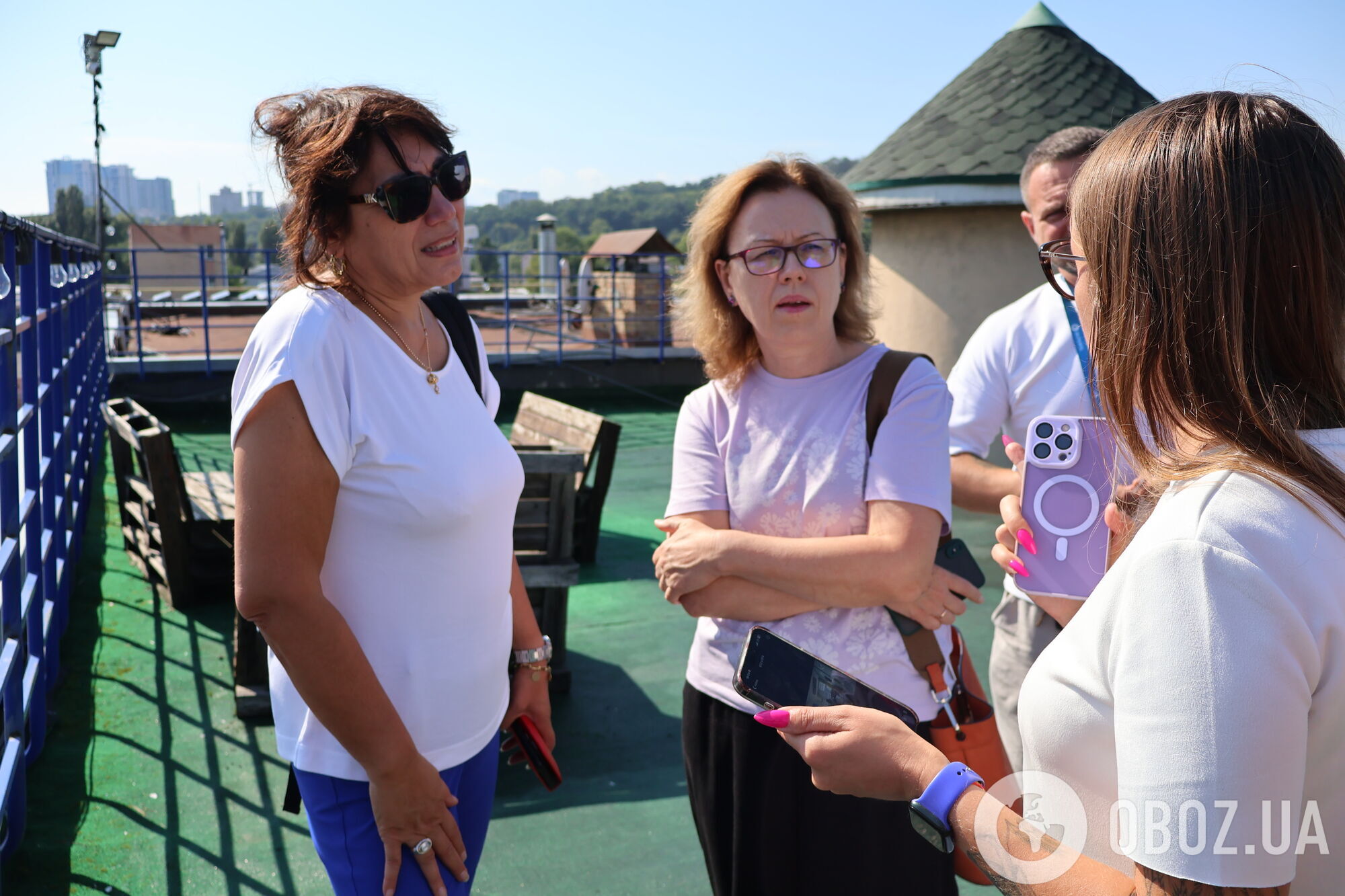 "Не опускаем руки, а работаем на победу": офис OBOZ.UA после российской атаки посетила особенная гостья из Нидерландов. Фото