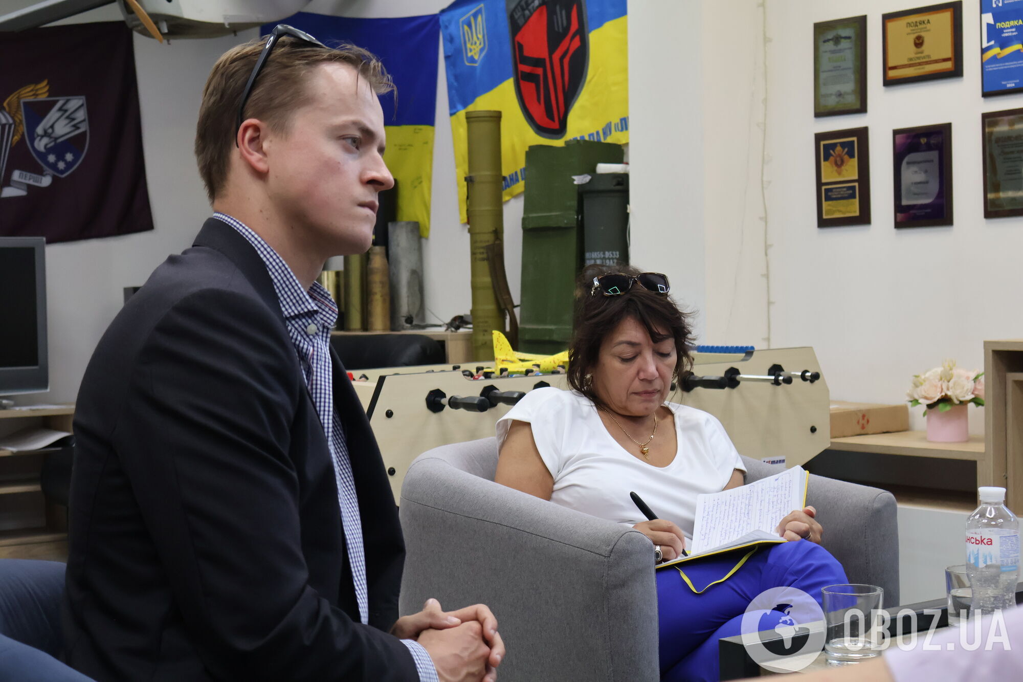 "Не опускаем руки, а работаем на победу": офис OBOZ.UA после российской атаки посетила особенная гостья из Нидерландов. Фото