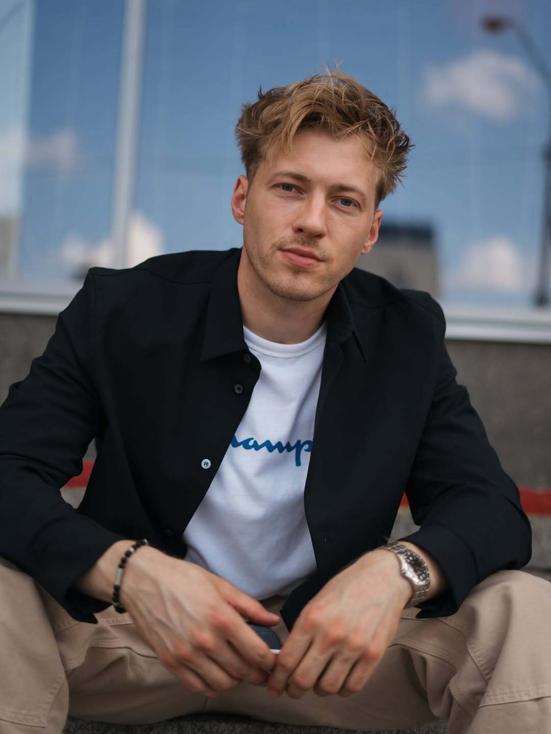 "Если мне вручат повестку..." Wellboy, который стал военнообязанным, рассказал о брони и отношении к мобилизации