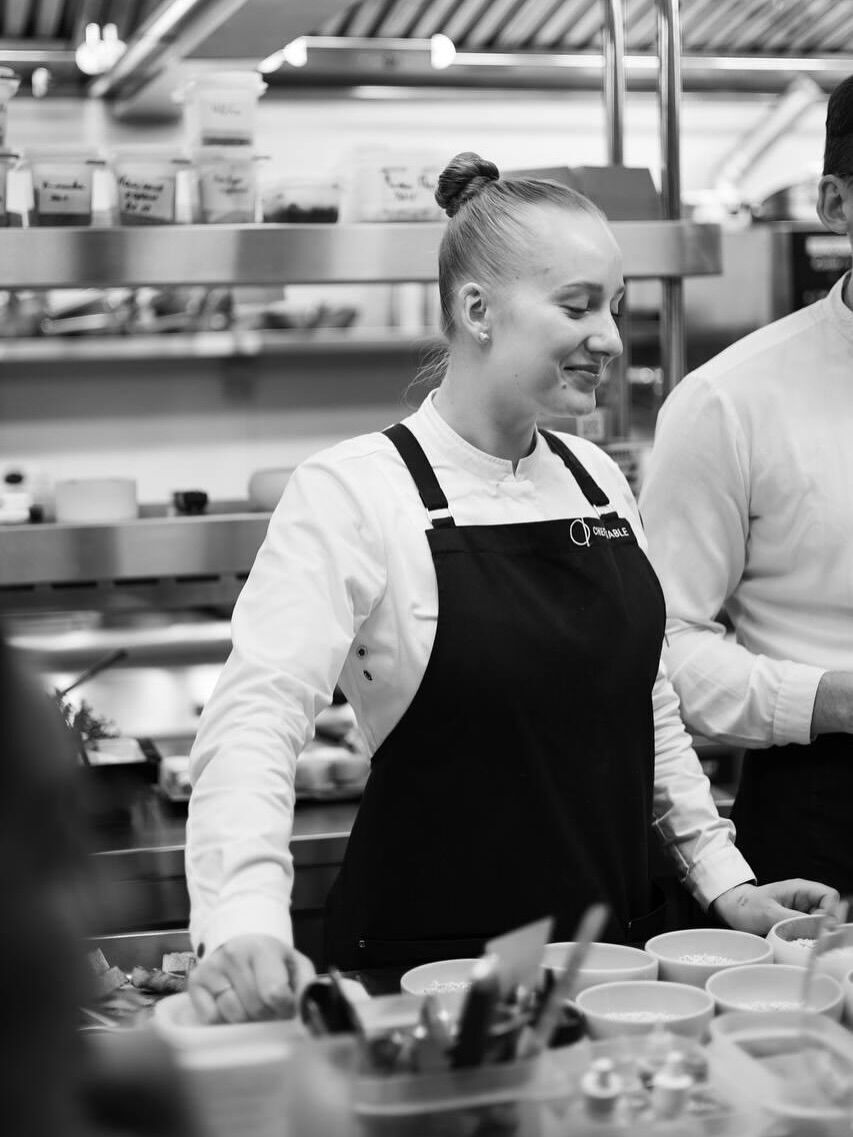 "Выглядит нормально, но мозг..." Судья "МастерШеф" рассказал о тяжелом состоянии фуд-продюсера, которой приобрели квартиру после попадания "Шахеда"