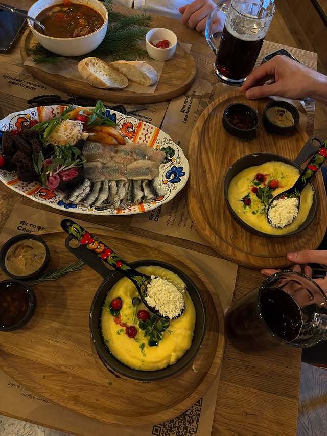 "Настоящее семейное счастье": новый "секс-символ" Украины Вадим Яценко очаровал сеть фото с женой-красавицей на отдыхе