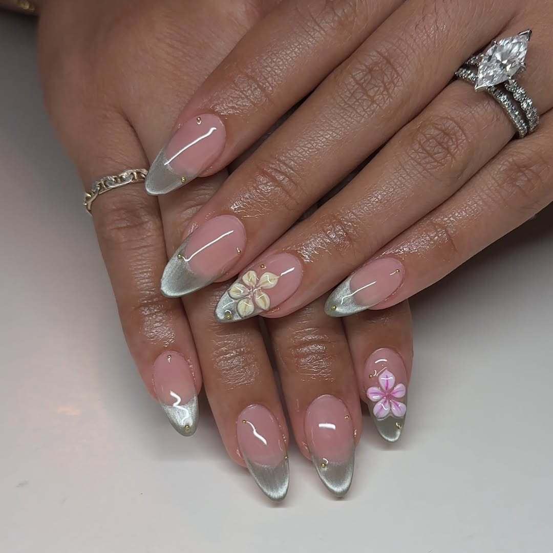 У тренді новий варіант французького манікюру: як зробити "скляний" дизайн