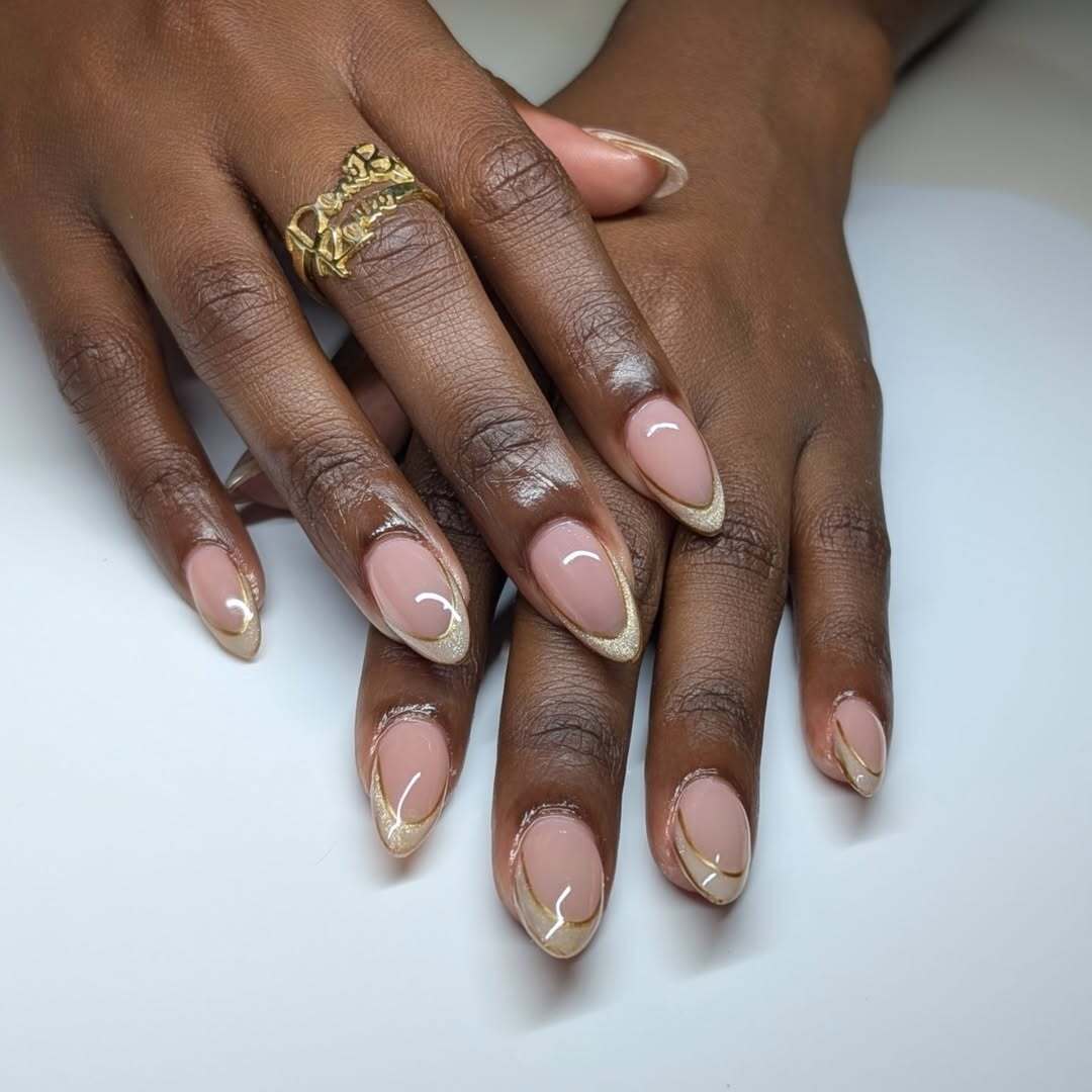 У тренді новий варіант французького манікюру: як зробити "скляний" дизайн